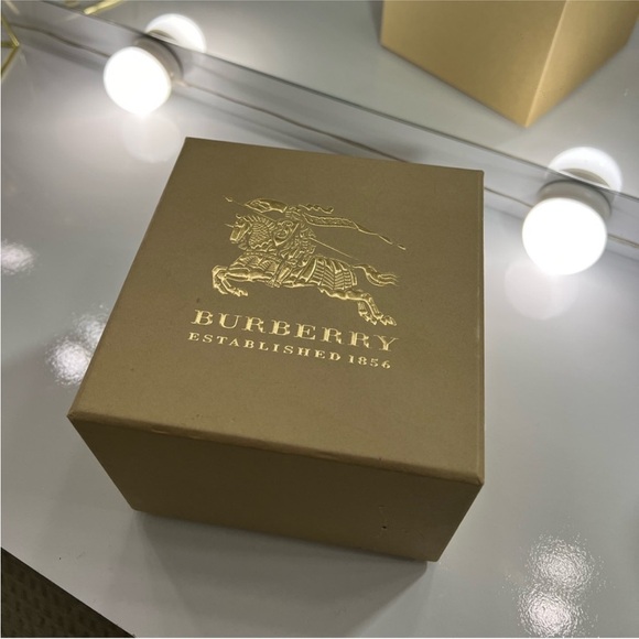 Burberry authentic beautiful watch - Picture 5 of 8